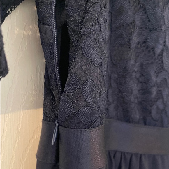 Elegant Navy Lace Dress - Picture 7 of 9
